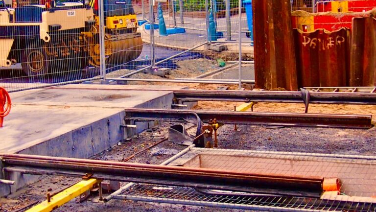 Palaszczuk future light rail link to the Gold Coast Airport are on track