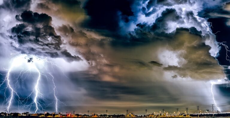 Queensland La Niña underway likely to last through to at least the end of summer