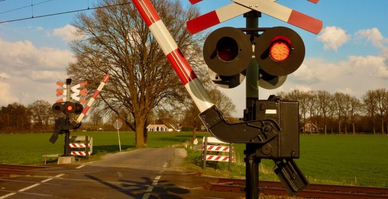 Andrews Government speeding up the removal of 75 dangerous level crossings, $1.5 billion in contracts