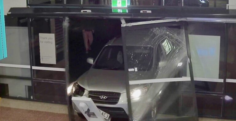 Police Video, Vehicle driven into Hervey Bay shopping centre early hour burglary