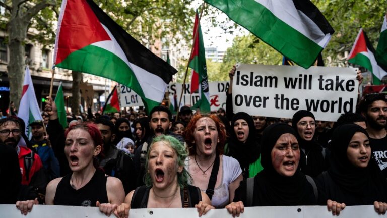 Bondi Horror Rouses Silent Aussies: Progressives Fear Supporter Exodus Amid Rising Fury