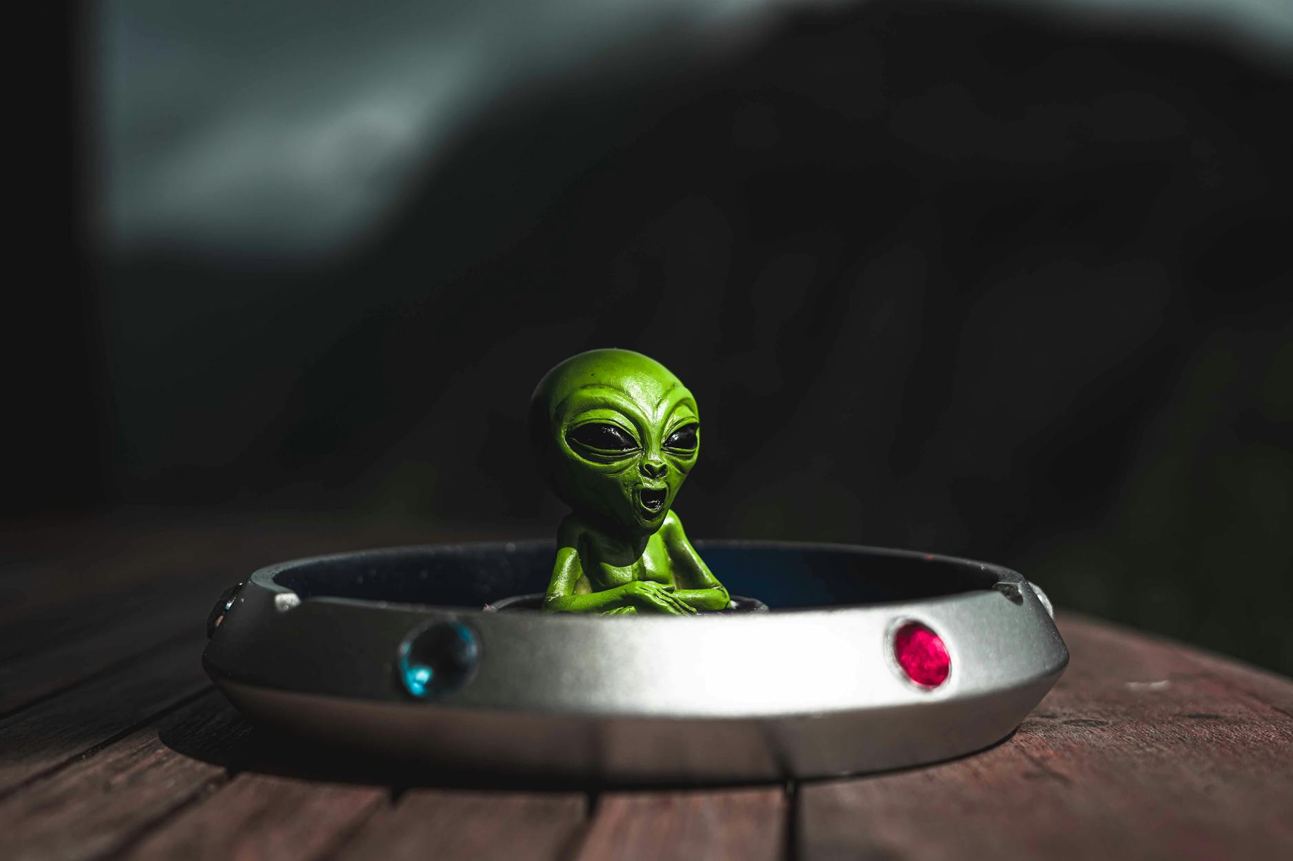 President Trump orders the release of all Pentagon files on aliens and UFO/UAP'S 1 ashtray with an alien toy inside