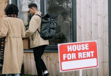 Services Australia Urges Rent Assistance Recipients to Report Accommodation Changes a couple moving to a new Rental house